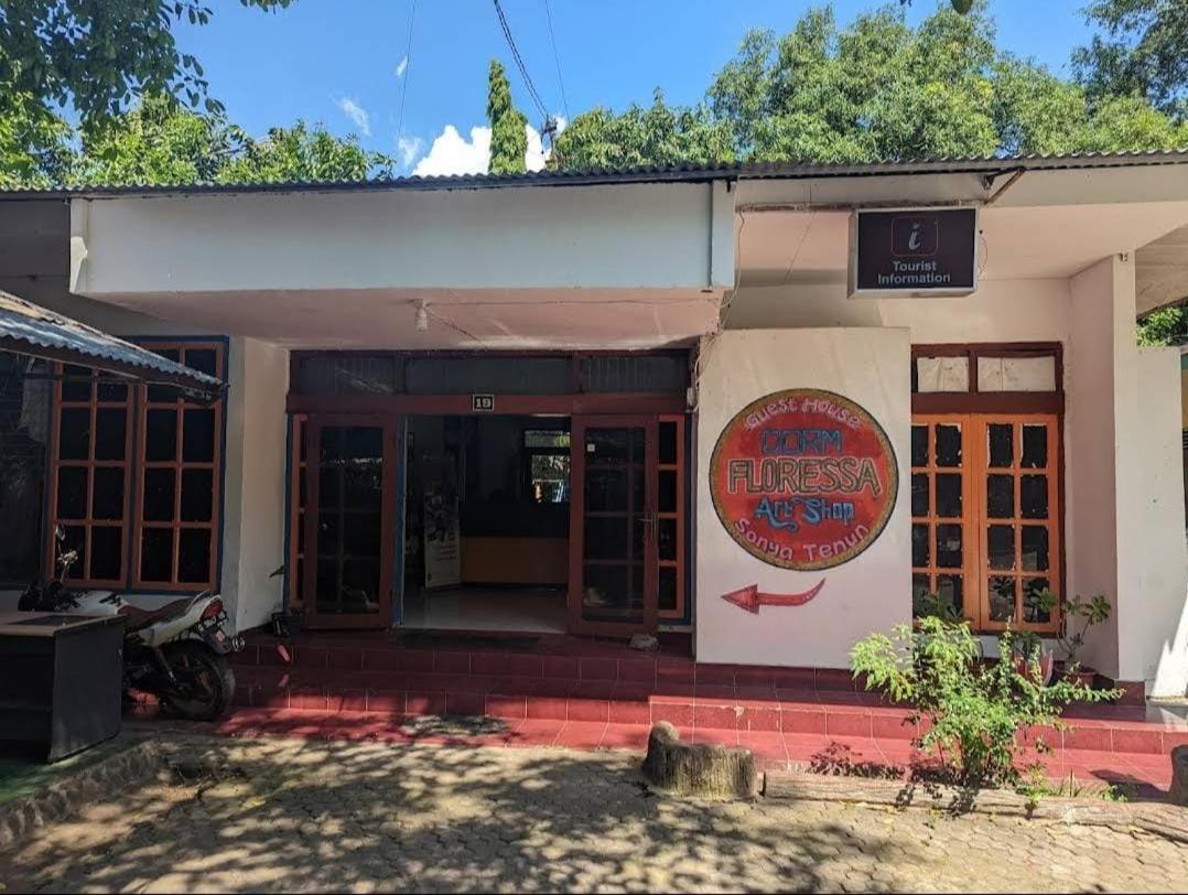 Guest House Dorm Floressa Maumere Kültér fotó