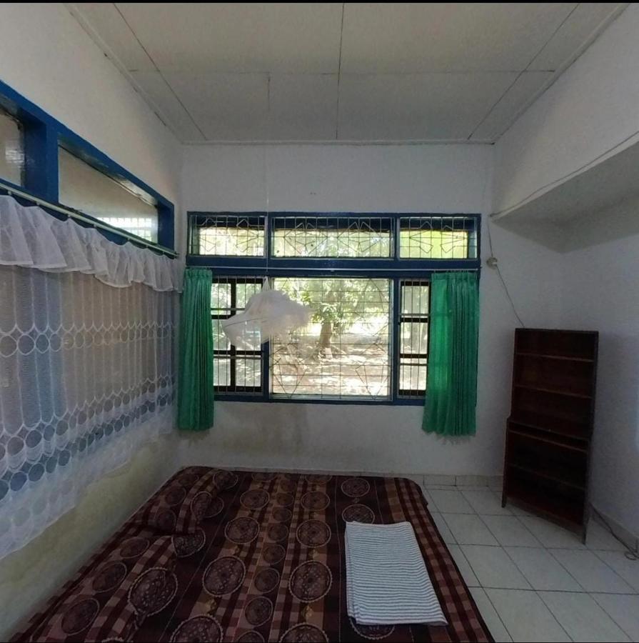 Guest House Dorm Floressa Maumere Kültér fotó