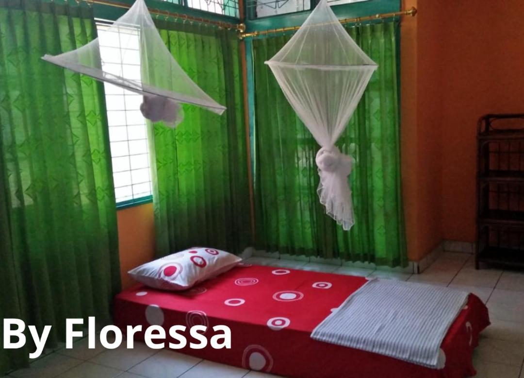 Guest House Dorm Floressa Maumere Kültér fotó