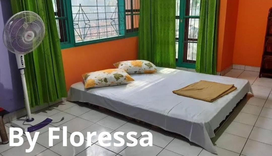 Guest House Dorm Floressa Maumere Kültér fotó